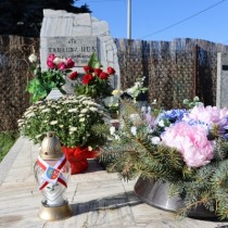 Powiększ zdjęcie Grób Tadeusza Husia